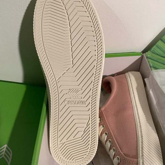 OCA low rose canvas sneaker  8.5 Women 7 Men - Picture 4 of 6